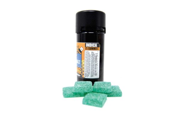 100's Buzzin Blue Razz 2500MG Gummies - Image 2