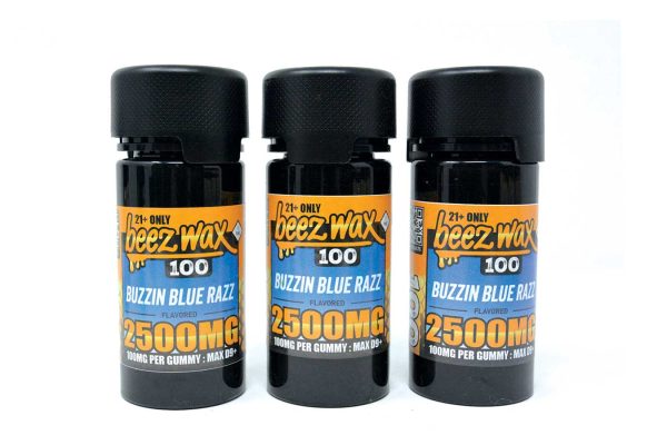 100's Buzzin Blue Razz 2500MG Gummies - Image 4